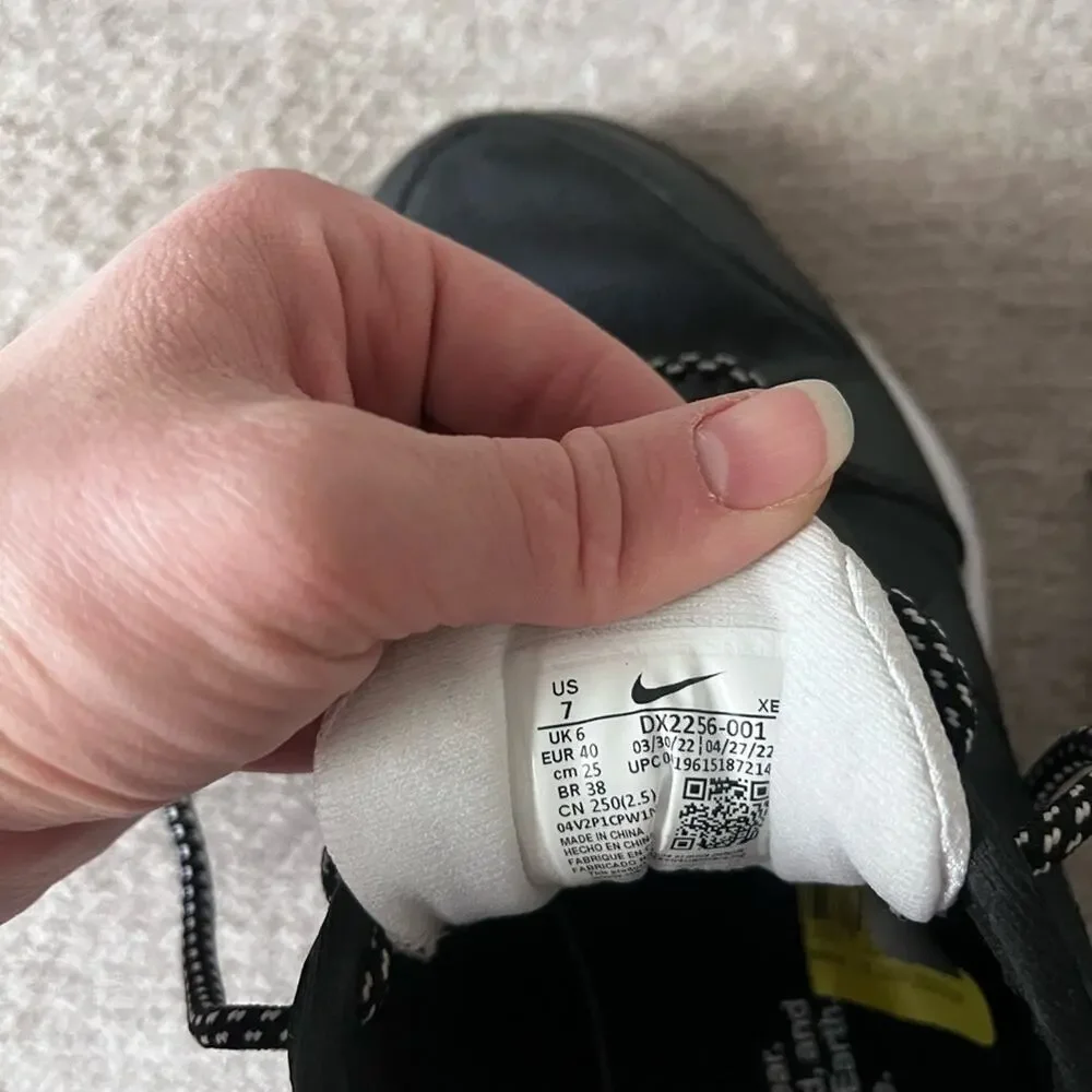 Nike ACG Lowcate Black White Size 7 Gorpcore, Adventure, Traction, Outdoor, Hike